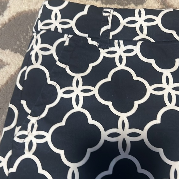 Crown & ivy shorts size 10. Navy and white. Excellent condition. - Picture 2 of 4